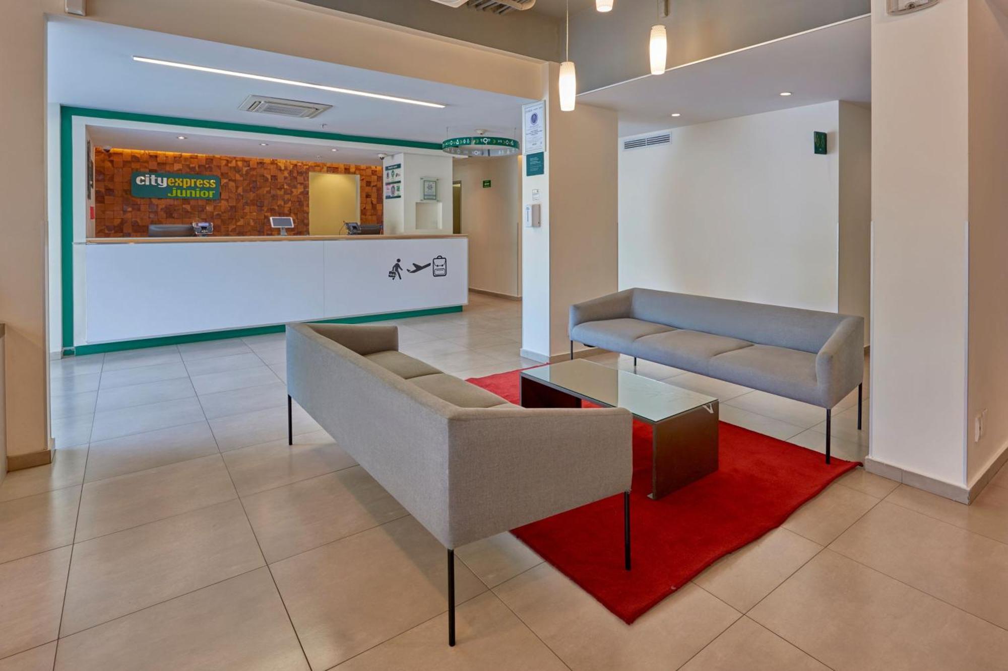 City Express Junior By Marriott Leon Centro De Convenciones Exterior photo