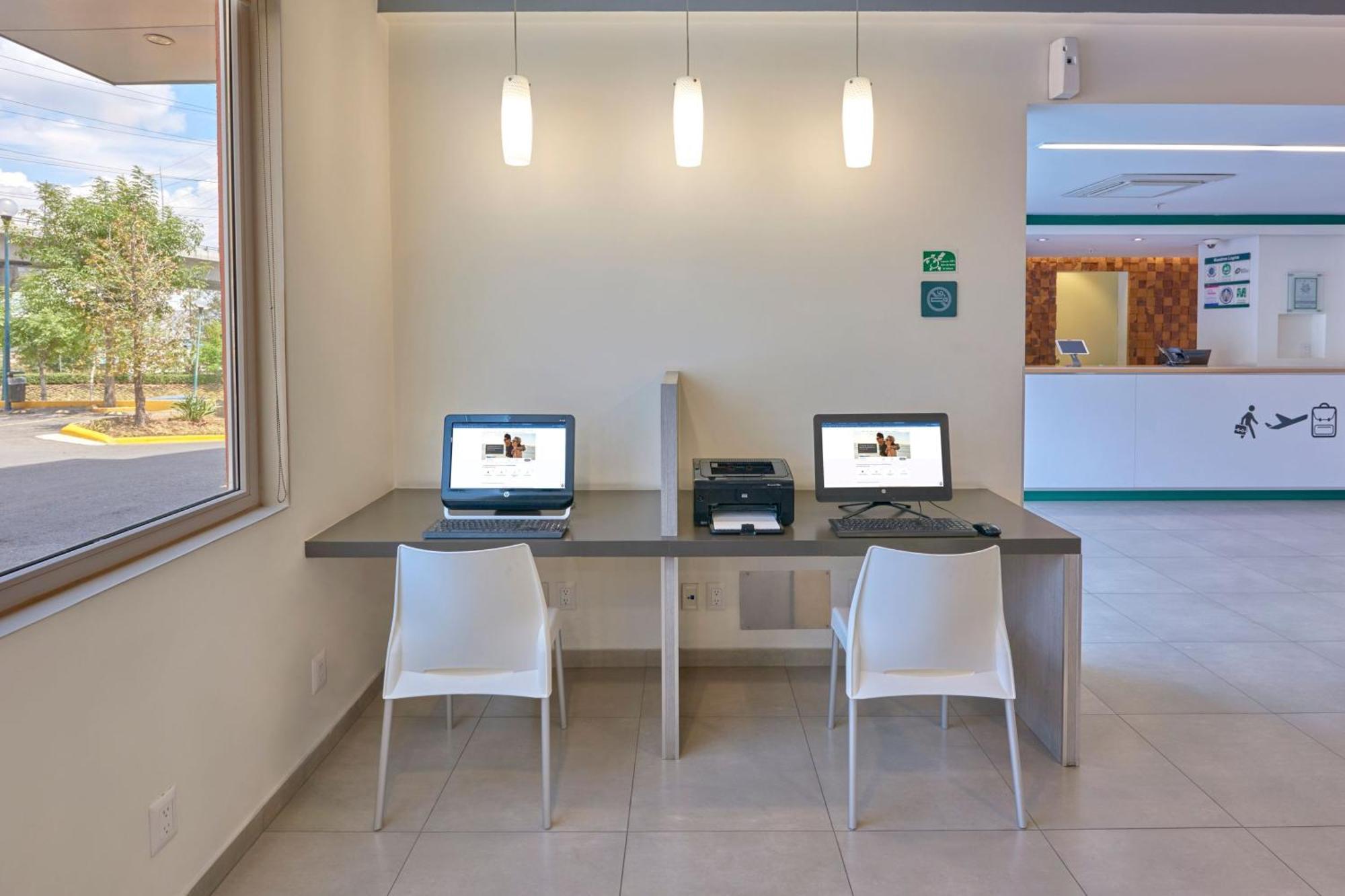 City Express Junior By Marriott Leon Centro De Convenciones Exterior photo