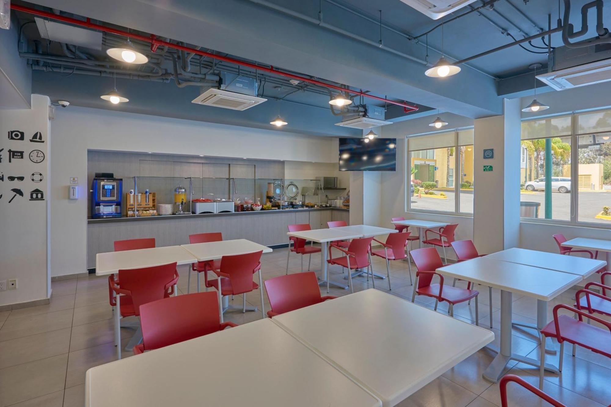 City Express Junior By Marriott Leon Centro De Convenciones Exterior photo