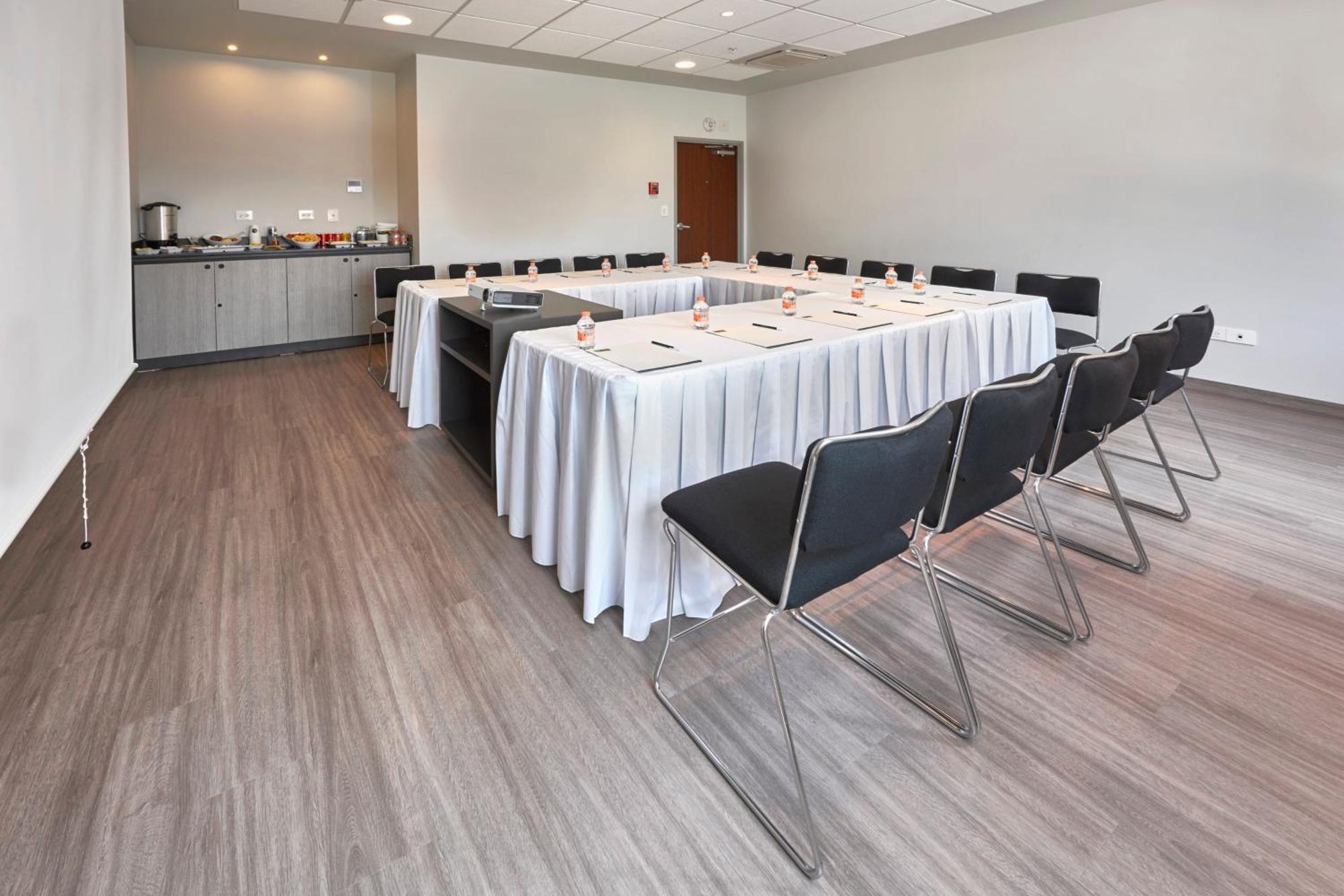 City Express Junior By Marriott Leon Centro De Convenciones Exterior photo