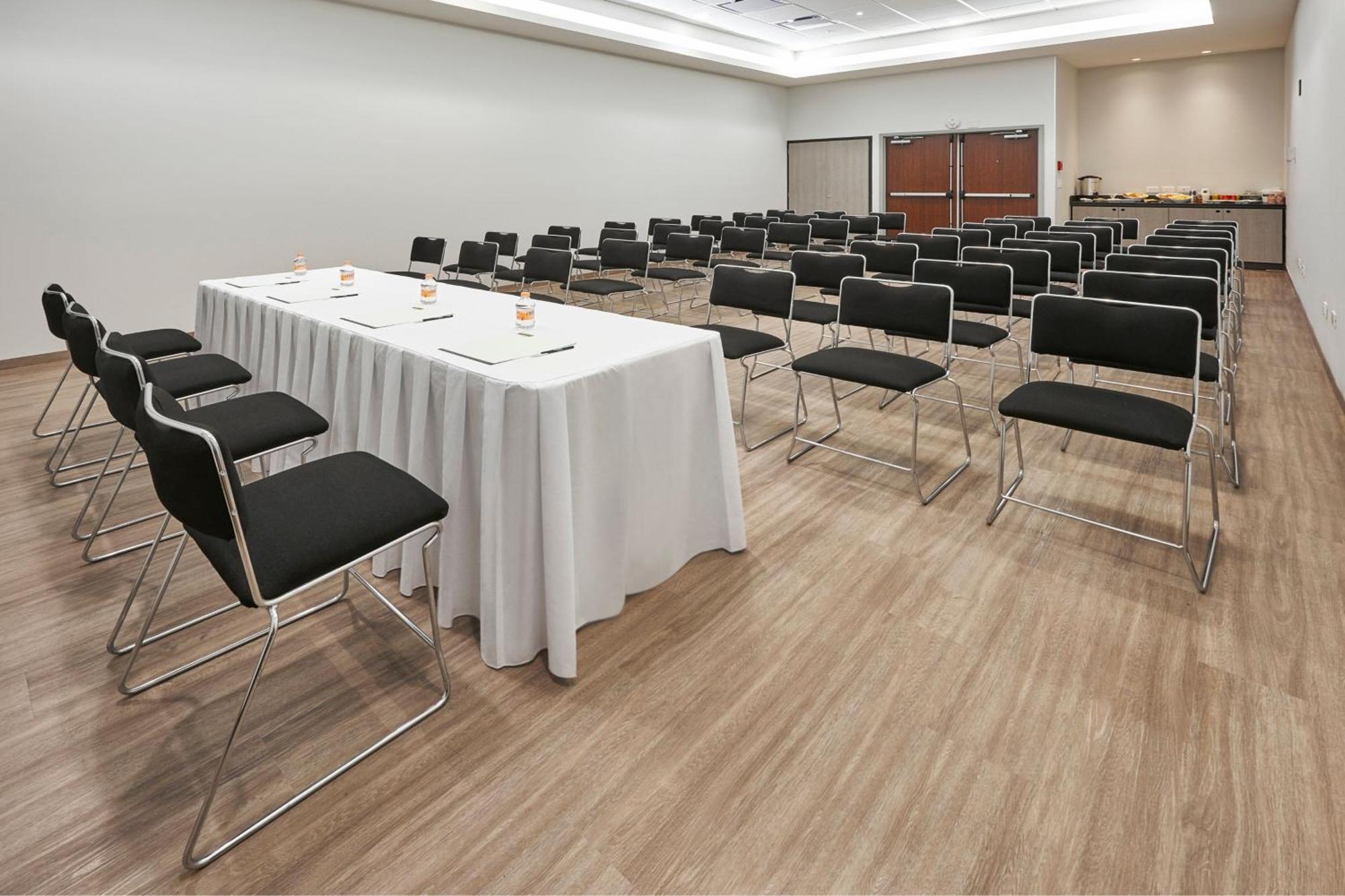 City Express Junior By Marriott Leon Centro De Convenciones Exterior photo
