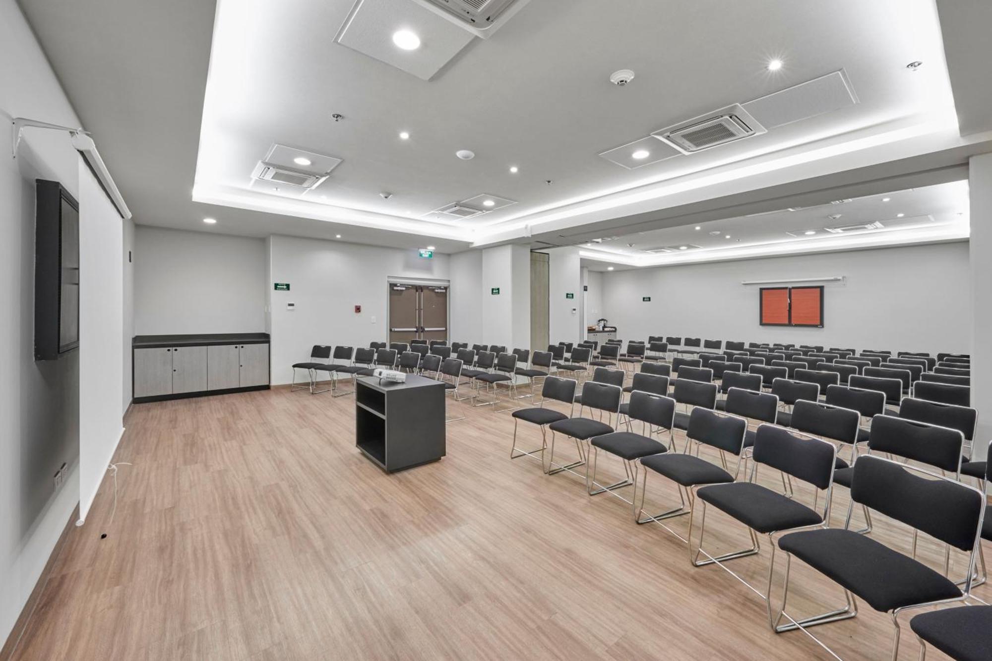 City Express Junior By Marriott Leon Centro De Convenciones Exterior photo