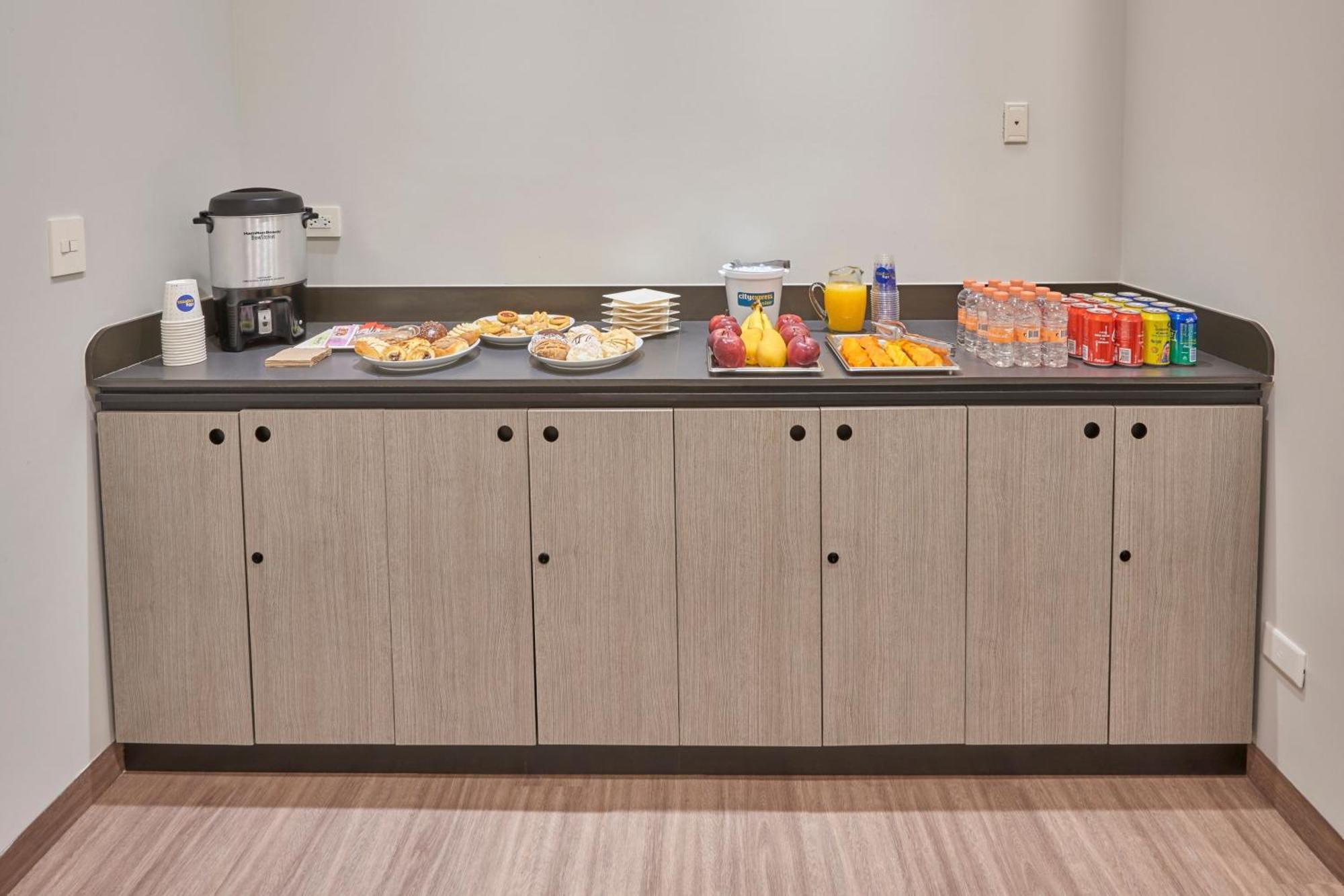 City Express Junior By Marriott Leon Centro De Convenciones Exterior photo