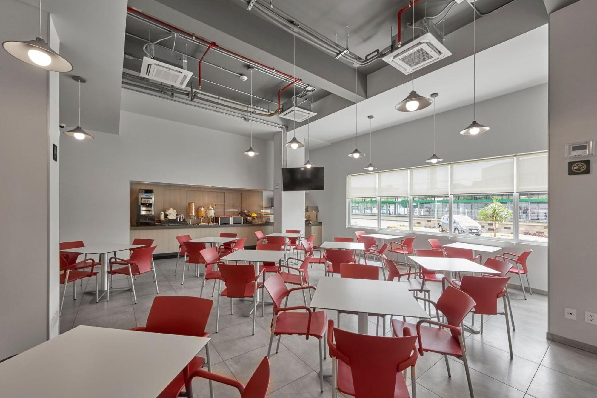 City Express Junior By Marriott Leon Centro De Convenciones Exterior photo