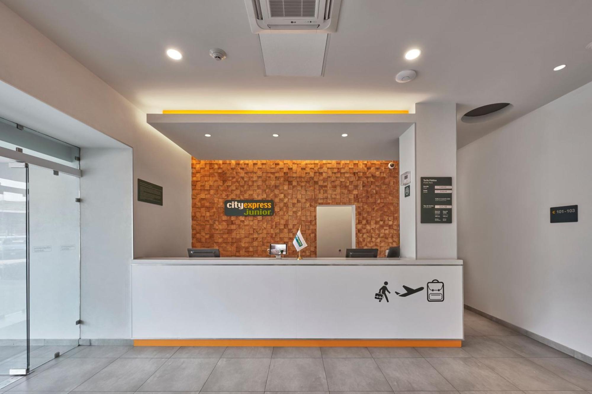 City Express Junior By Marriott Leon Centro De Convenciones Exterior photo