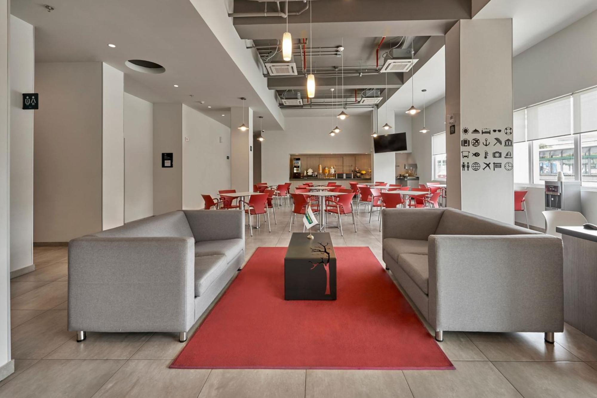 City Express Junior By Marriott Leon Centro De Convenciones Exterior photo